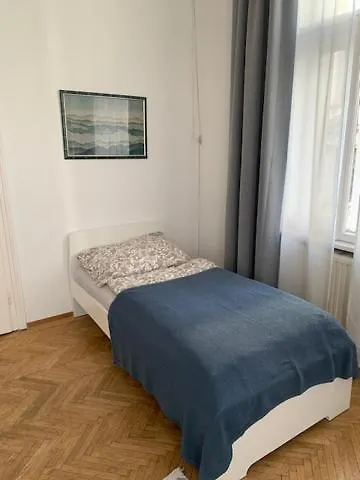 Апартаменти Charmante Altbauwohnung 72qm Free Park Garage