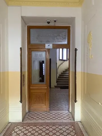 Апартаменти Charmante Altbauwohnung 72qm Free Park Garage